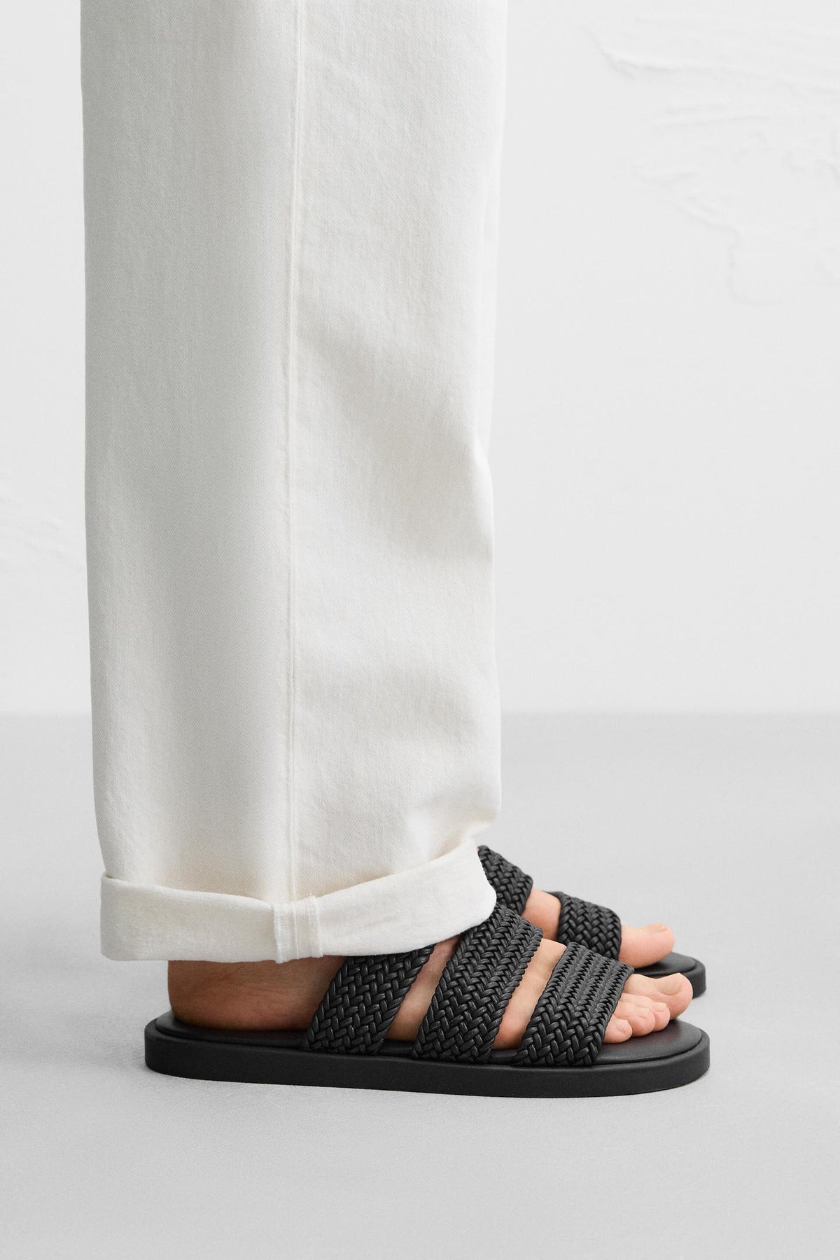 SANDALES À BRIDES TRESSÈES