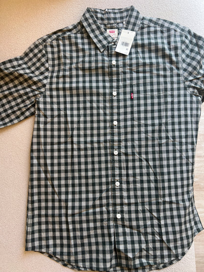 Levi's Classic One Pocket Standard Fit Shirt in a green and white check pattern