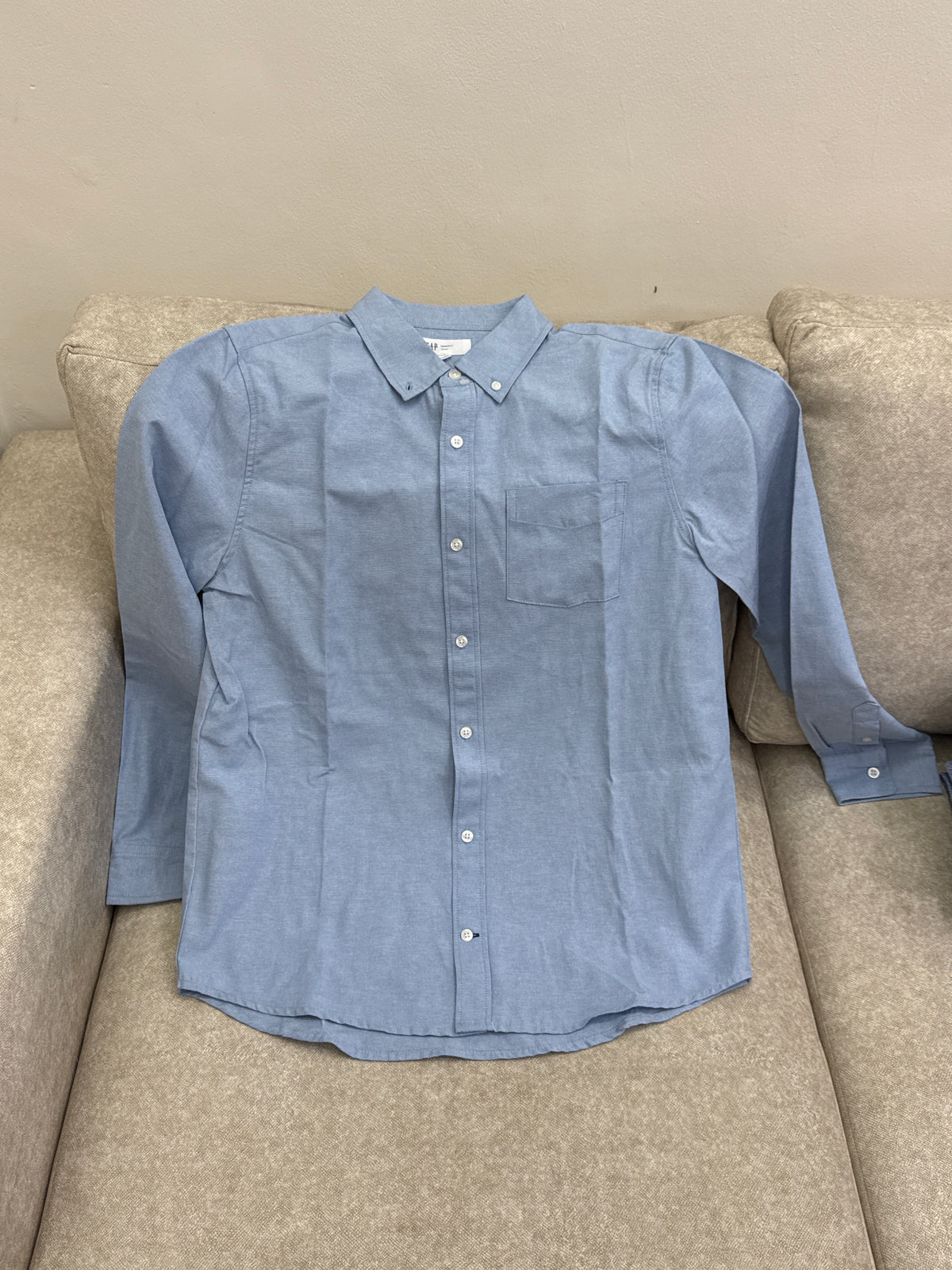 Gap Men's Standard Fit Oxford Shirt in blue