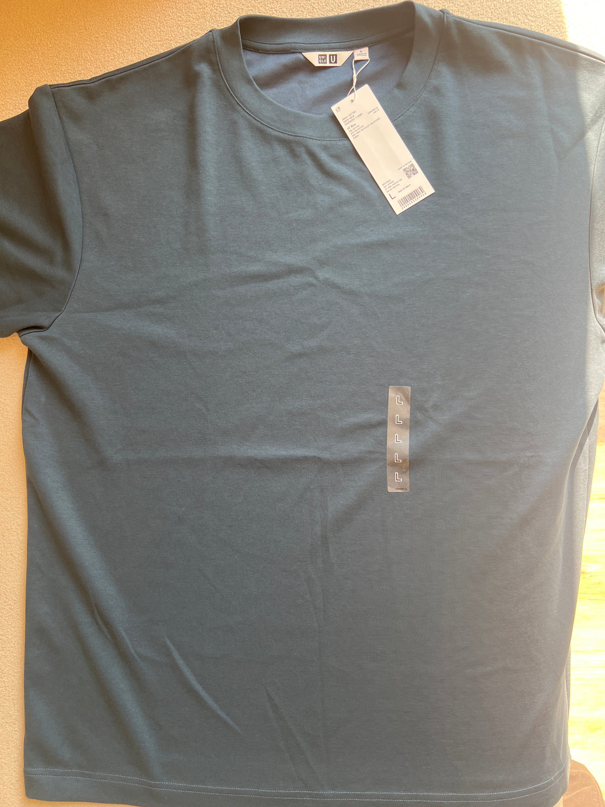 UNIQLO U AIRism Cotton Oversized T-Shirt is crafted with breathable fabric that feels cool to the touch